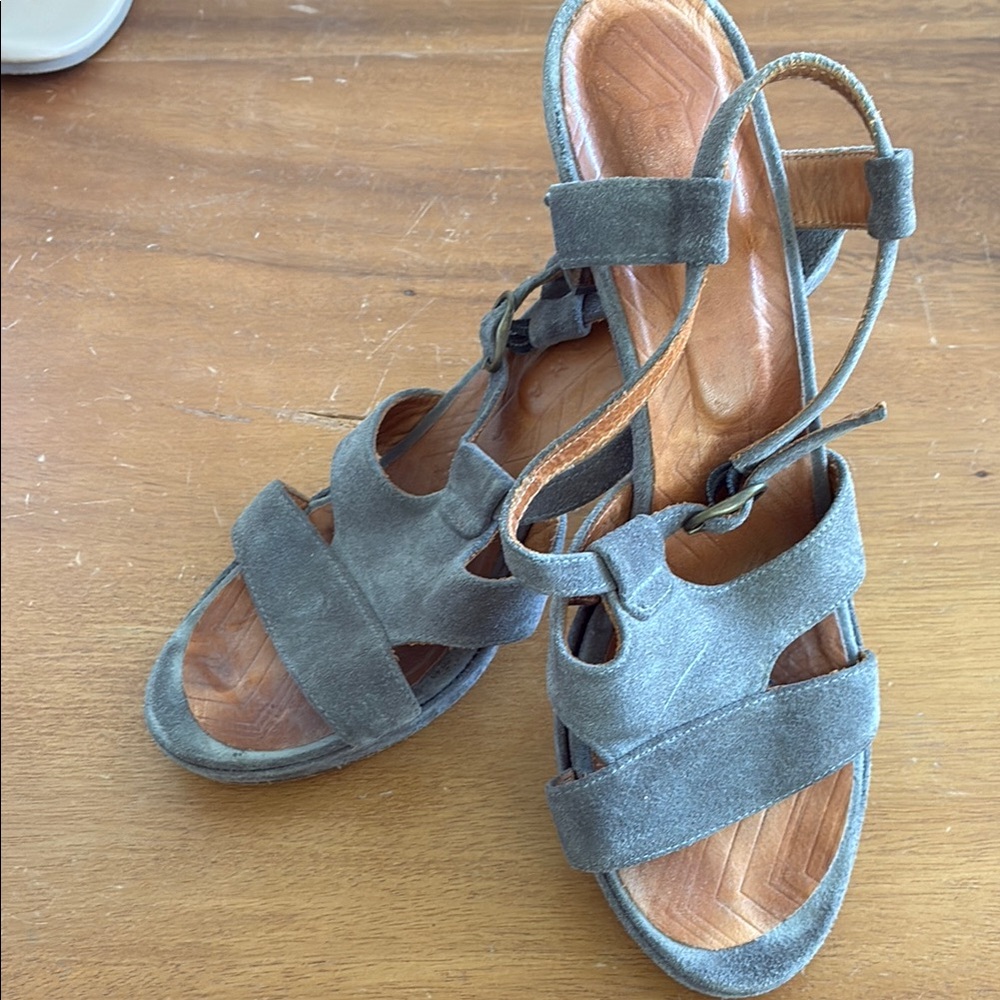 Chie Mihara Gray Sandals with Ankle Strap and Open Toe